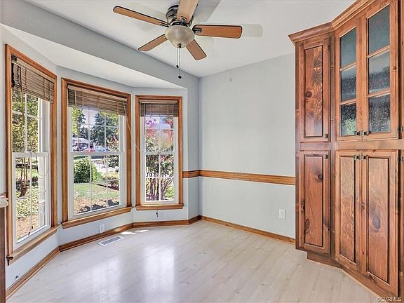5th image of 2025 Castle Glen Dr