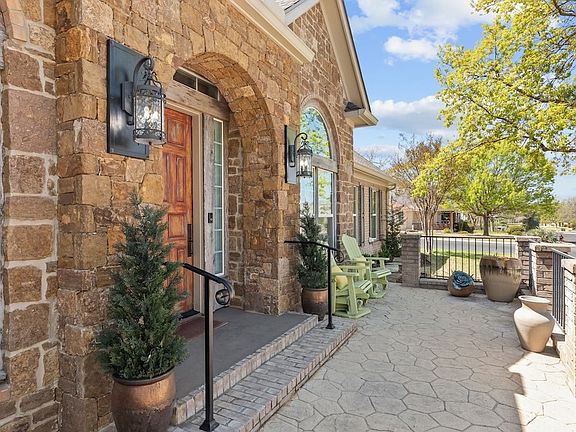 4th image of 2149 Hedgestone