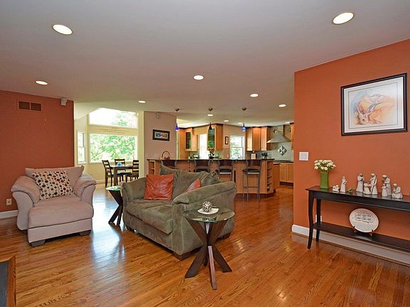 3rd image of 6537 Pepperell Ln
