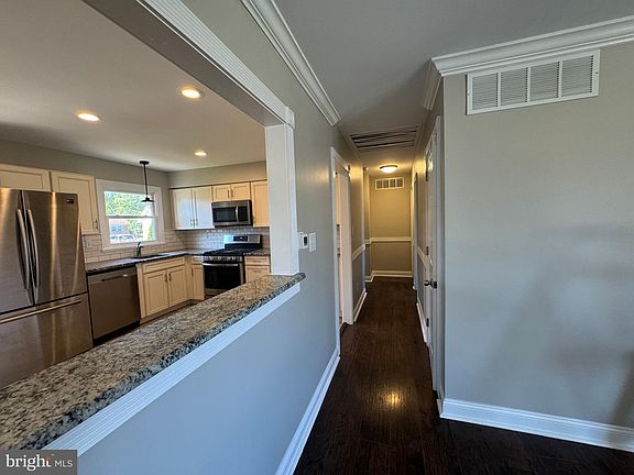 5th image of 125 Clark Cir