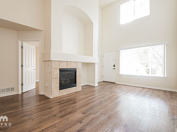3rd image of 805 Summer Hawk Dr #Y146