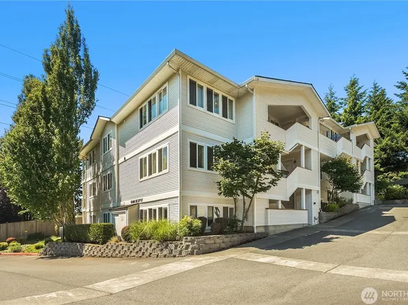 12406 SE 31st St APT 202, Bellevue, WA 98005