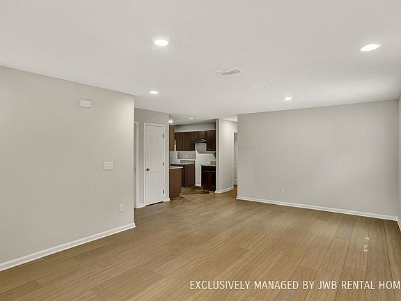 4th image of 3719 Peachtree St