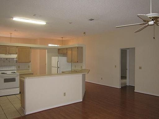 5th image of 8624 Charlesgate Cir N