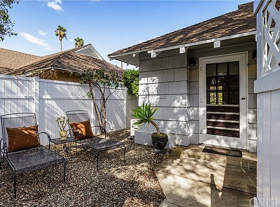 2nd image of 10607 Camarillo St