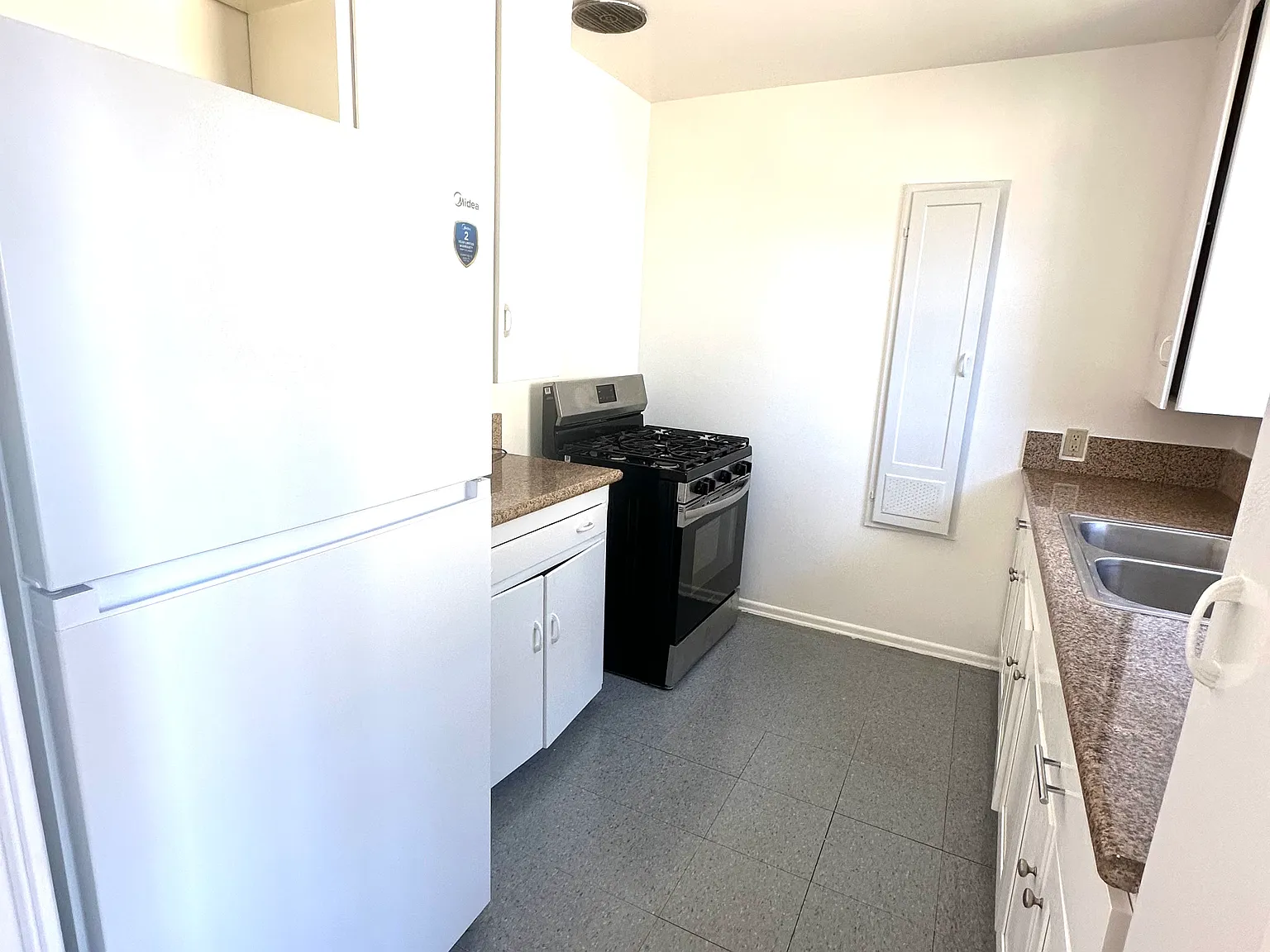 1 bed, 650 sqft, $1,700 — Photo 3