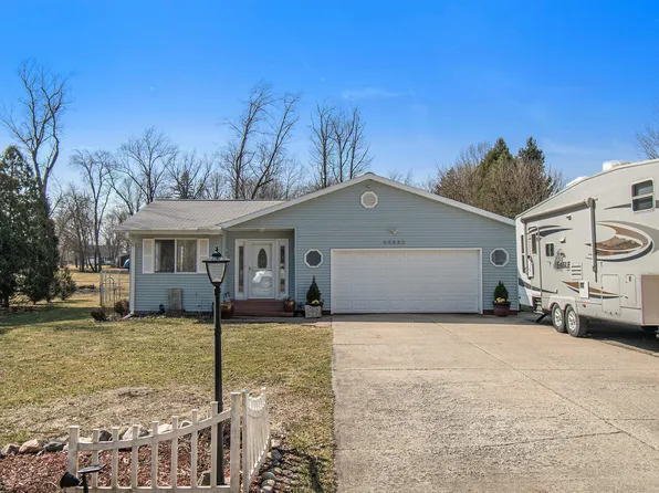 68880 Circle Dr, Edwardsburg, MI 49112