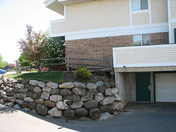 5th image of 336 Olson Ct APT 204