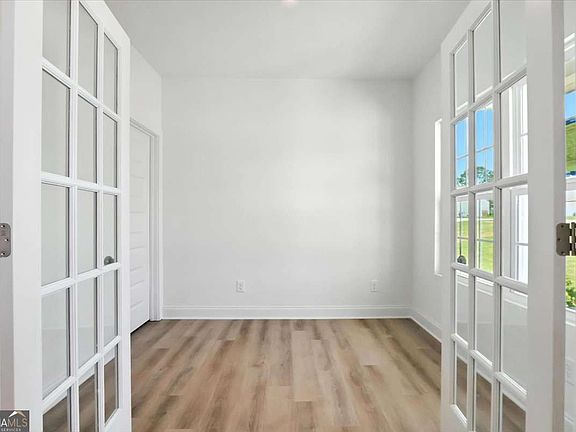 4th image of 305 Rachel Ln