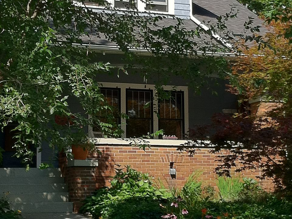220 Kenwood Avenue