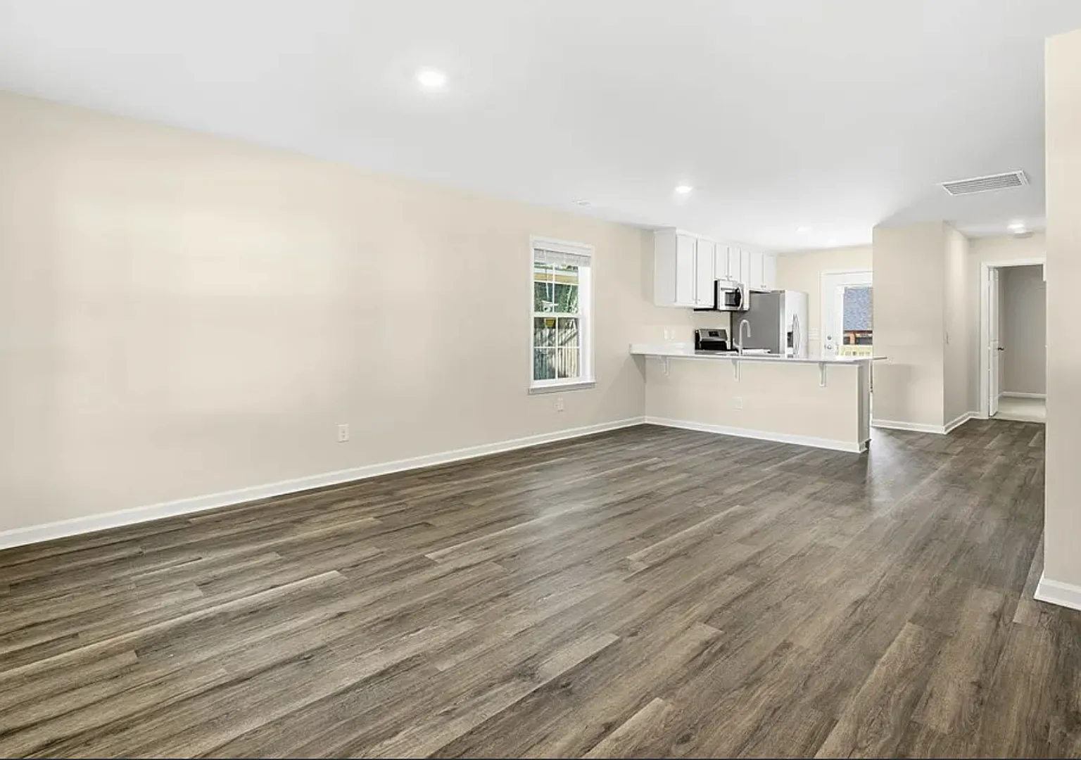 Modern Living in Greenville's Historic West End — Photo 3