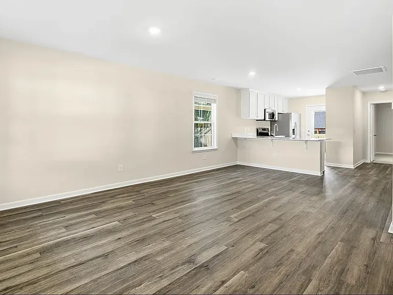 7 Iola St — Photo 3