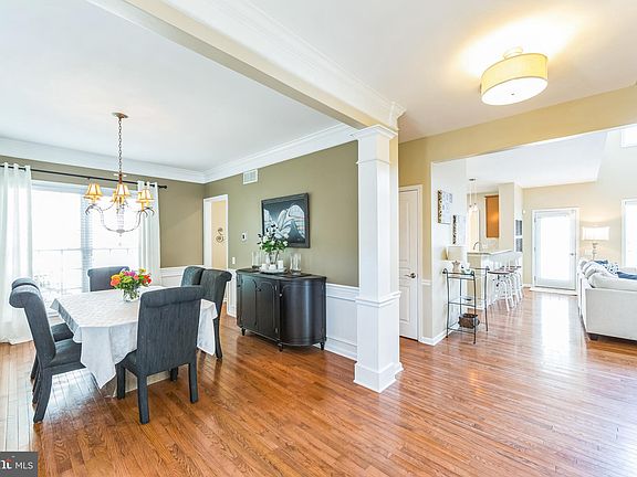 3rd image of 332 Elmhurst Dr