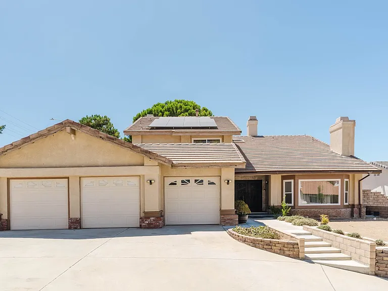 41201 Laidlaw Ln — Photo 2