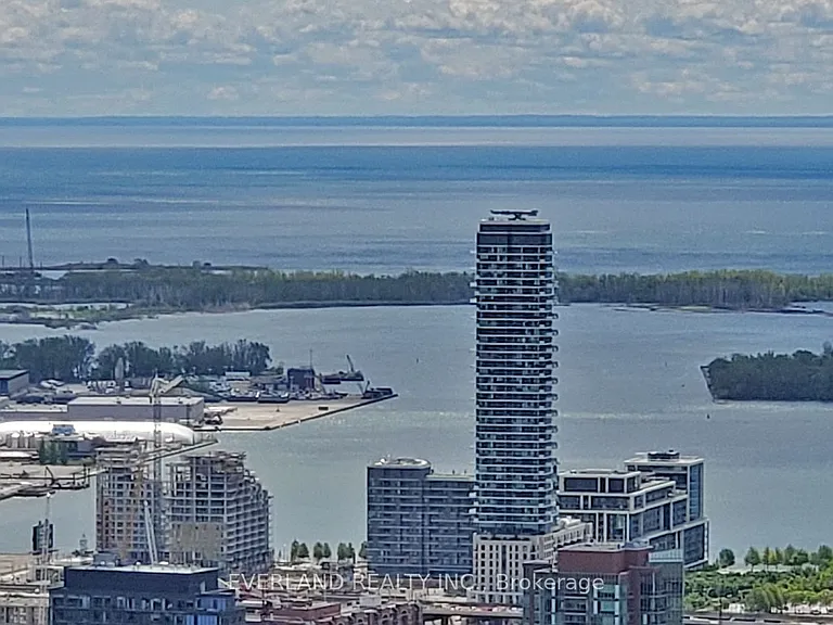 7 Grenville St #6105 — Photo 1