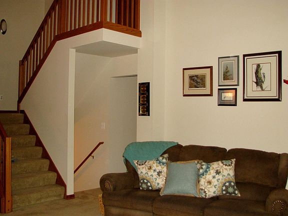 4th image of 2308 Chestnut Cres