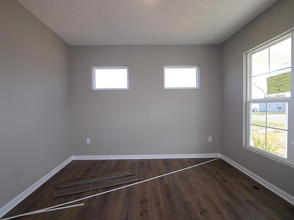 2nd image of 1112 Quarry Oak Dr