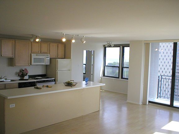 3rd image of 4100 N Marine Dr APT 5H