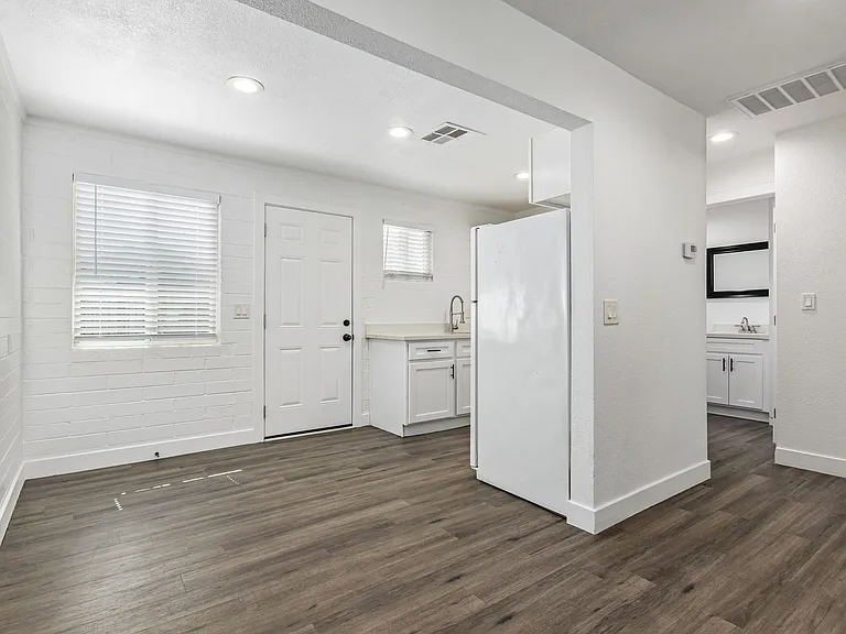 2539 W Pierson St — Photo 13
