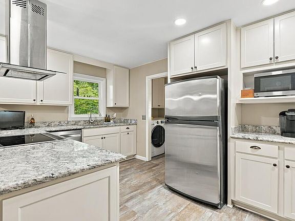 3rd image of 902 40th St E