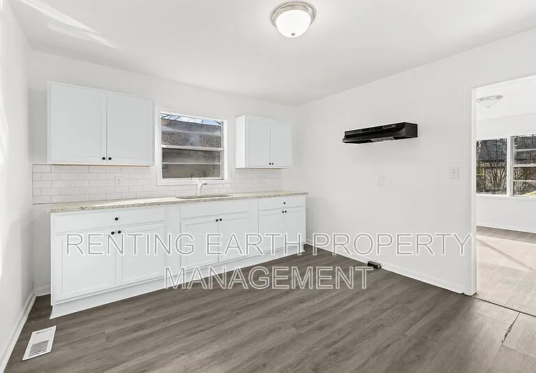 417 Athens Ave — Photo 6