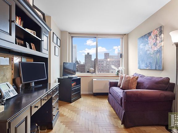 5th image of 201 W 72nd St APT 15D