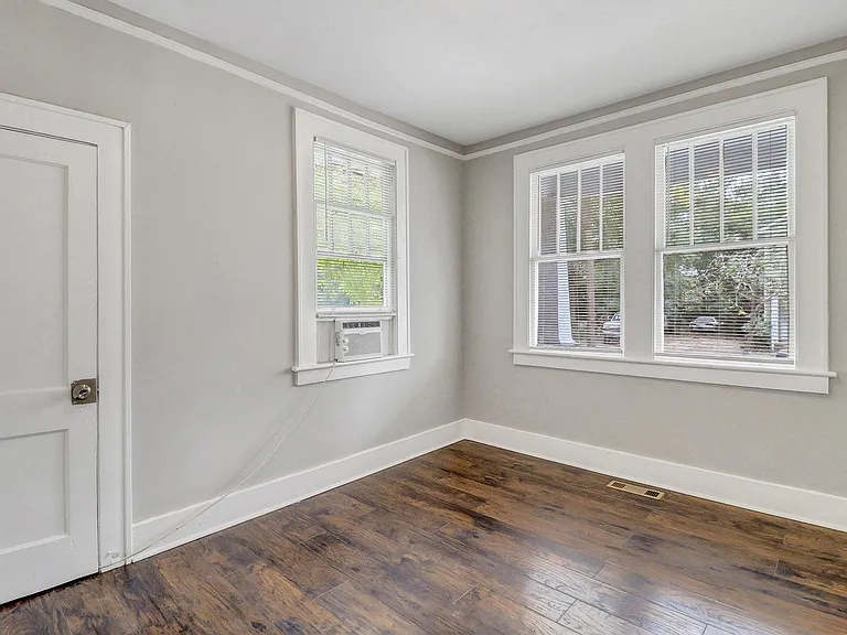 708 W Victory Dr #A — Photo 17