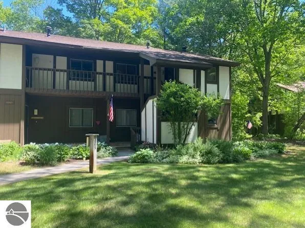 6865 Pinebrook Dr Unit 10, Bellaire, MI 49615