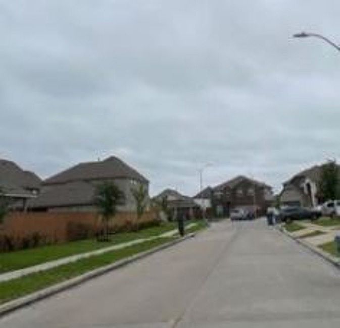 Exterior Neighborhood (street photo)
