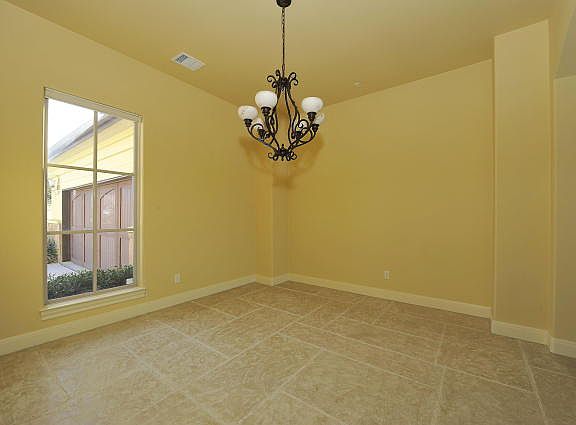 5th image of 22000 Briarcliff Dr
