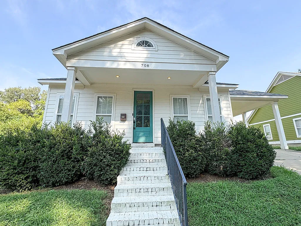 4 bed, 1700 sqft, $2,595 — Photo 2