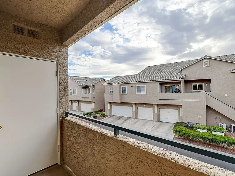 2052 Quarry Ridge St #201 — Photo 21