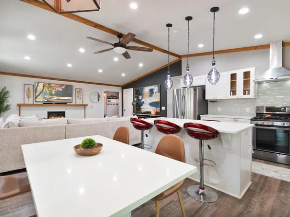 224 Jan Lynn St, Siloam Springs, AR 72761