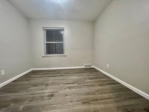 3rd image of 24660 Cloverlawn Ave