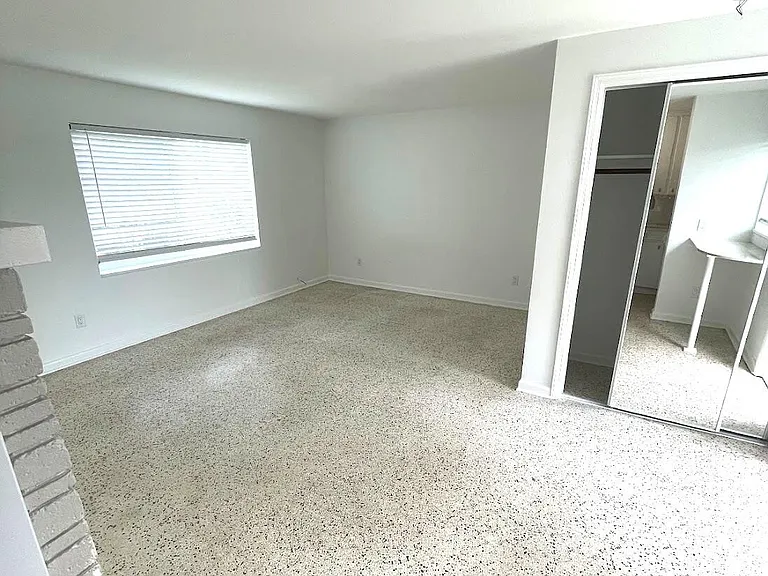 1216 Cabana Rd #5 — Photo 6