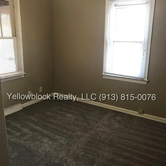 320 E 79th Ter — Photo 13
