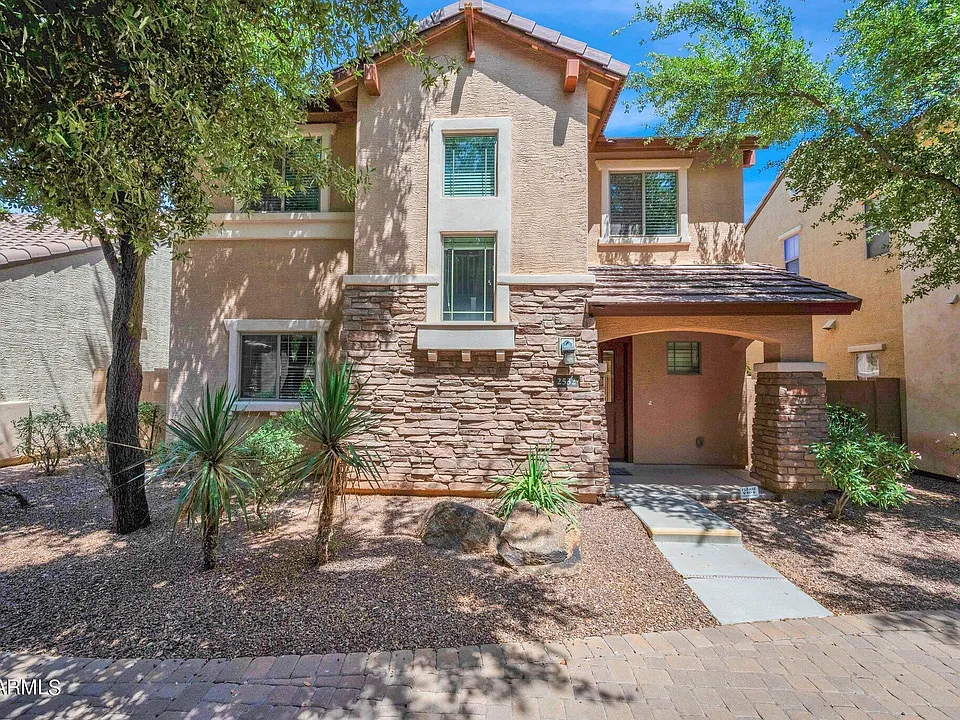 2532 E Vermont Dr