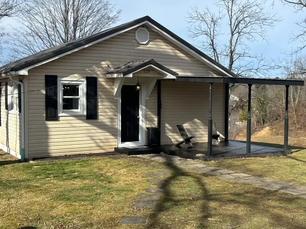 129 Dominion Dr, Crab Orchard, WV 25827