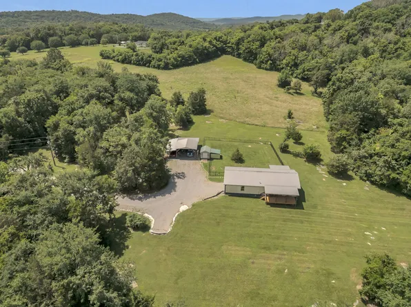 1927 Porterfield Rd, Readyville, TN 37149