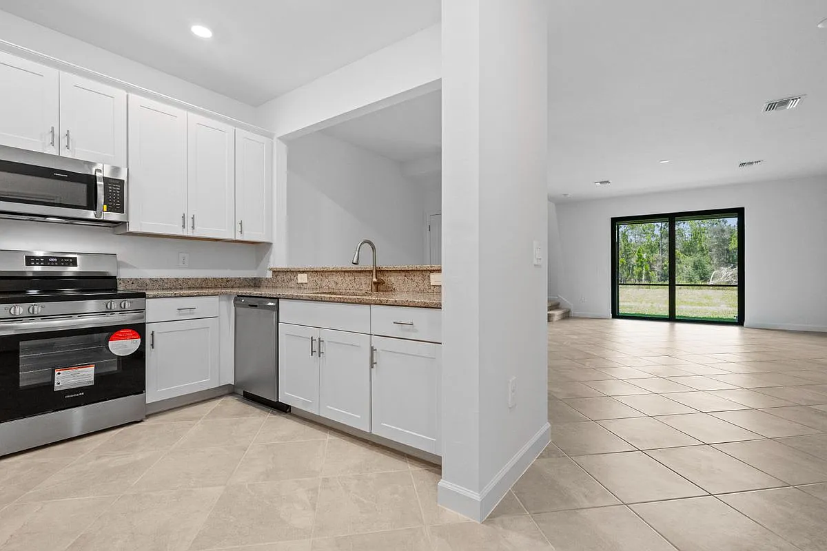 3 bed, 2.5 bath, 1942 sqft, $2,195 — Photo 4