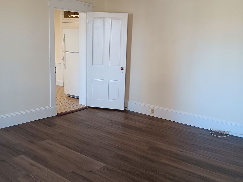 Living area, doorway to kitchen