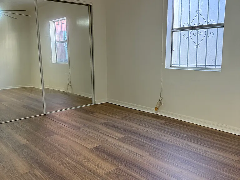 1322 N Serrano Ave — Photo 10