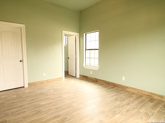 5th image of 134 Sligo St