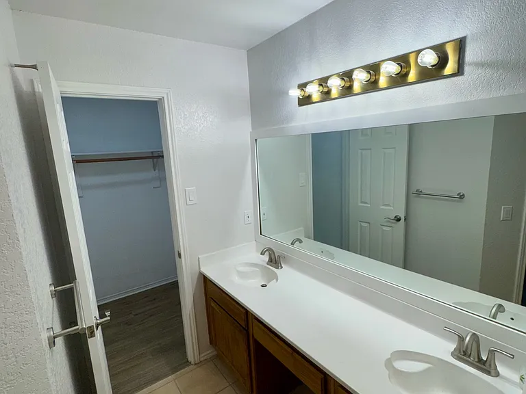 3205 Hillcrest Dr — Photo 8