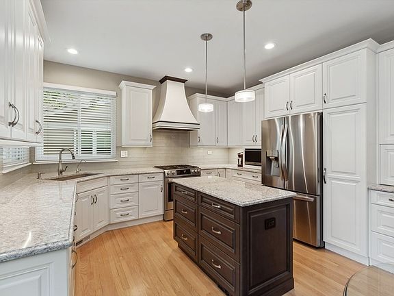 5th image of 599 E Thornhill Ln