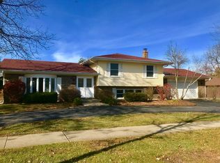 746 Summit Dr, Schaumburg, IL 60193