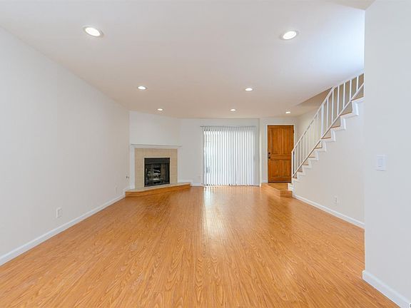 3rd image of 8331 Cedros Ave APT 13