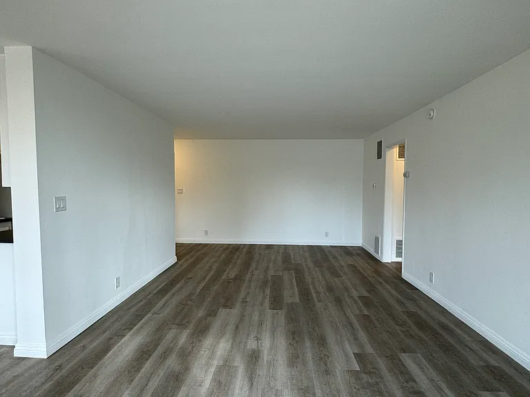 12221 San Vicente Blvd — Photo 32