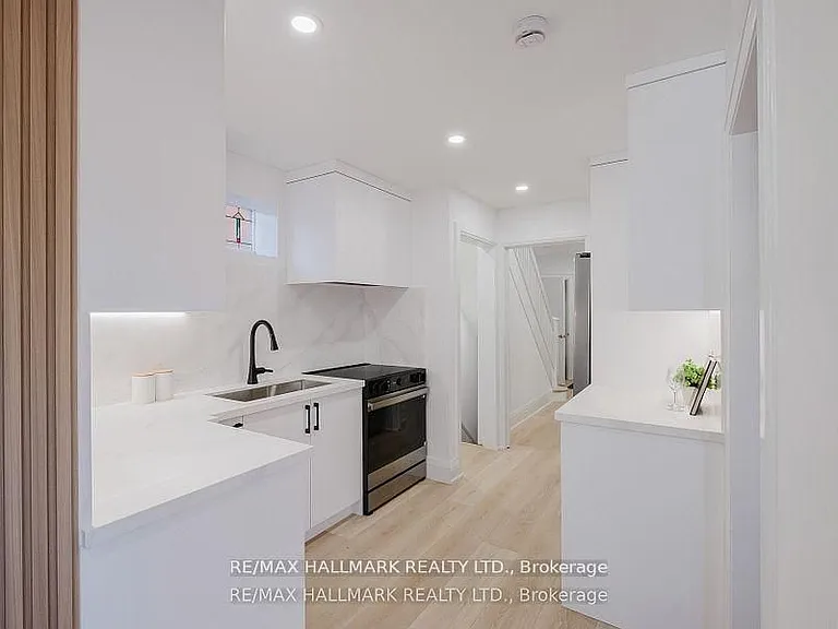 18 Glen Stewart Ave — Photo 8