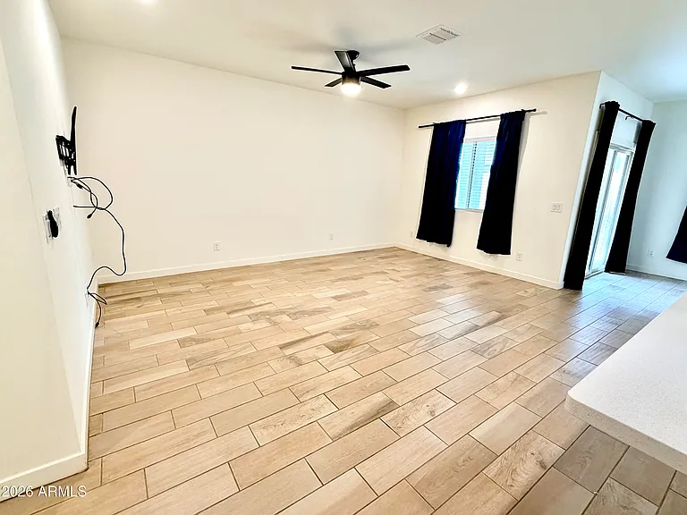 948 E Wiley Way — Photo 6